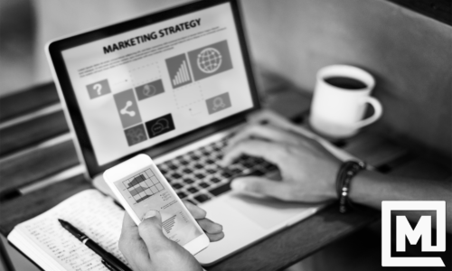 estrategia-marketing-concepto-dispositivos-digitales